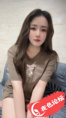 白云漂亮美媚小雪